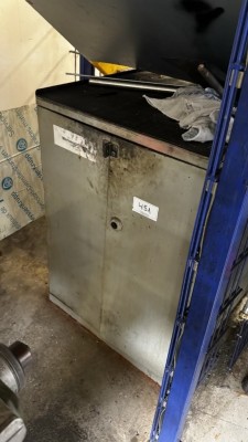 1 Metallwerkzeugschrank, niedrig